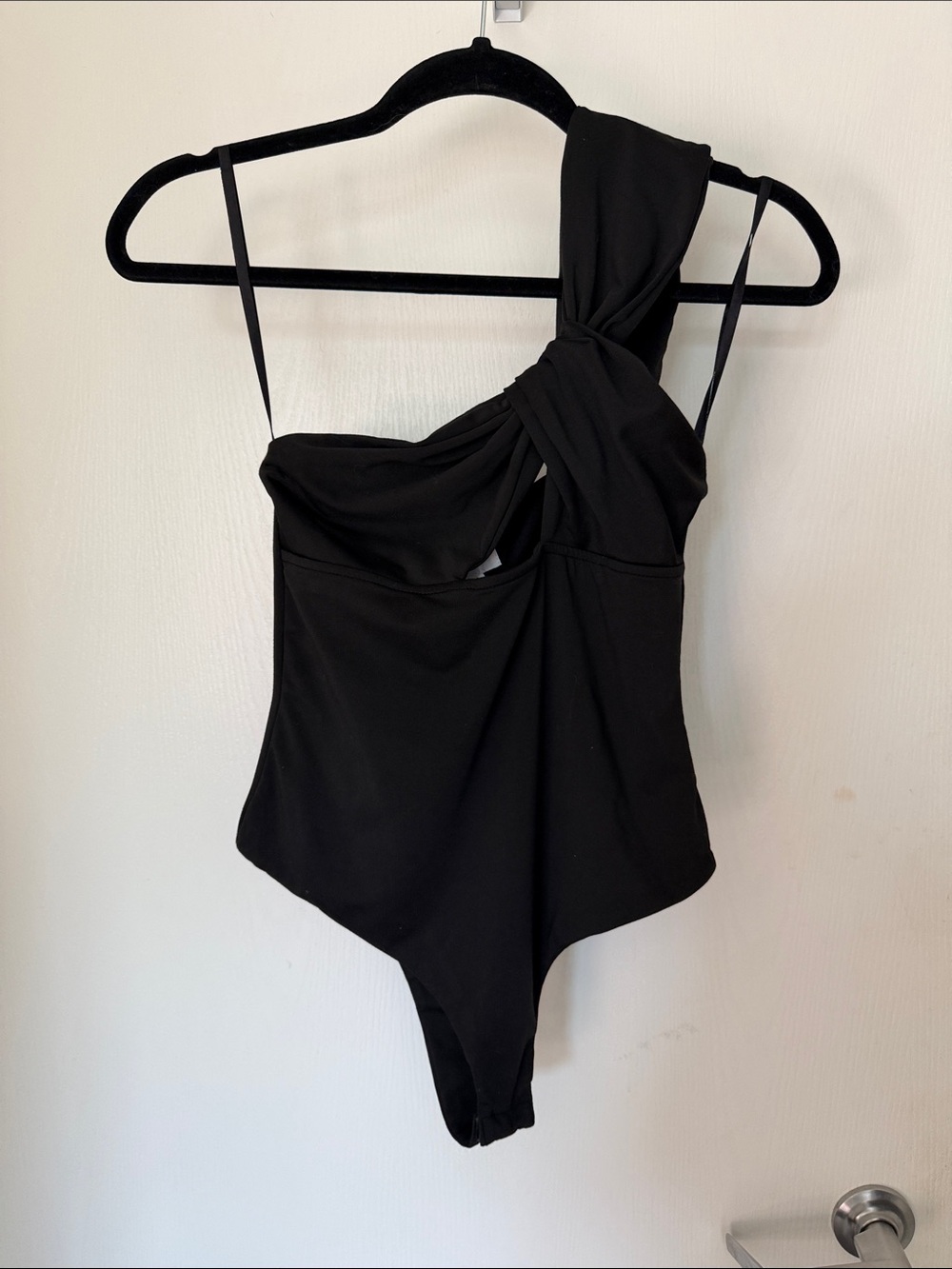 superdown (Revolve) Black One-Shoulder Knot/Cut Out Detail Women’s Bodysuit